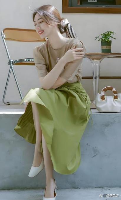 皮肤黑适合穿绿色吗?绿色显白还是显黑?