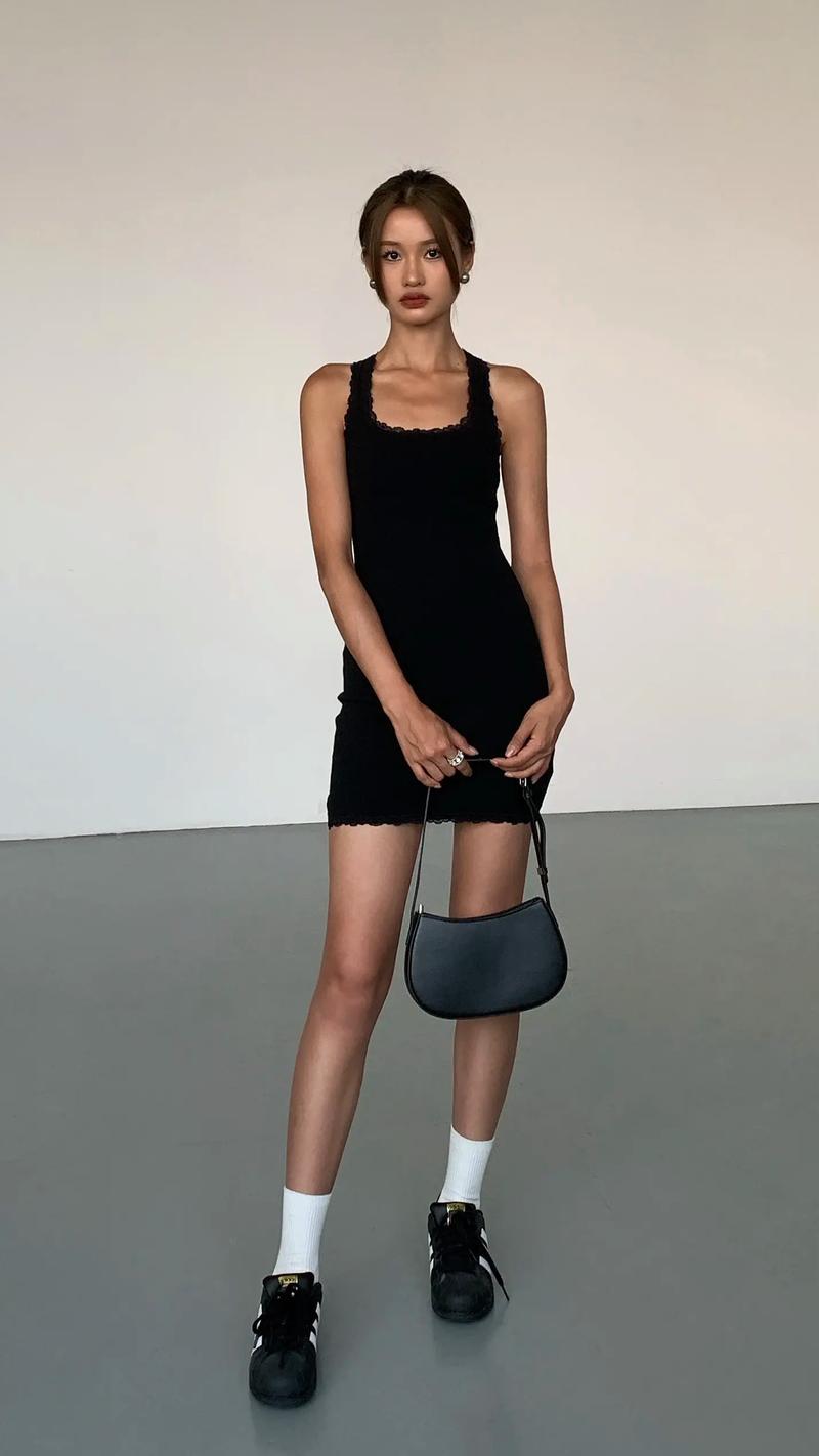 肤色偏黑,穿什么颜色显白提气色?