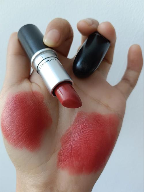 黄皮选口红什么色显白?