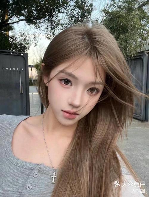 皮肤黄染发选什么颜色显白?