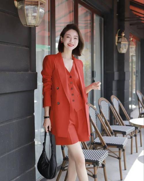 皮肤黑黄适合什么颜色的衣服