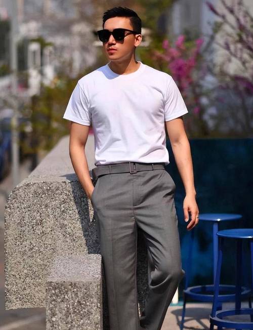 皮肤偏黑,穿什么颜色显白又好看?