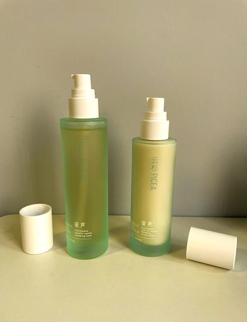 油皮夏季护肤品怎么选?清爽控油还是补水保湿?