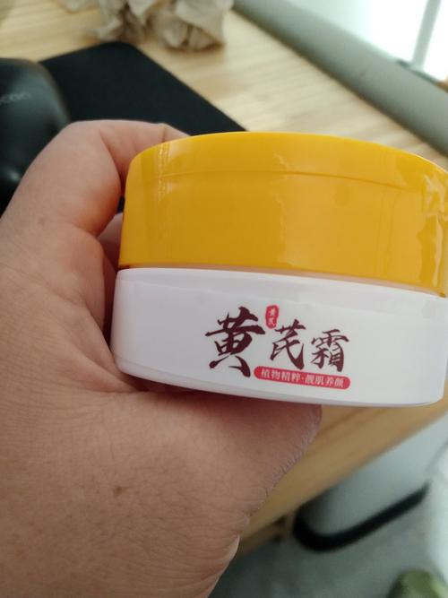 皮肤暗黄干燥,用什么护肤品能改善?