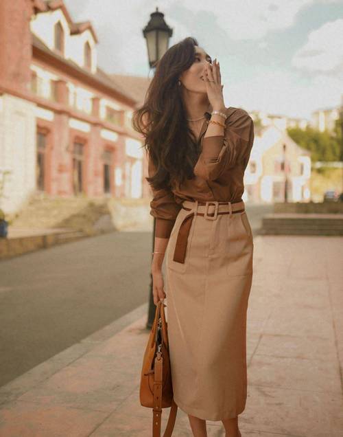 皮肤暗的人穿什么颜色显白好看?