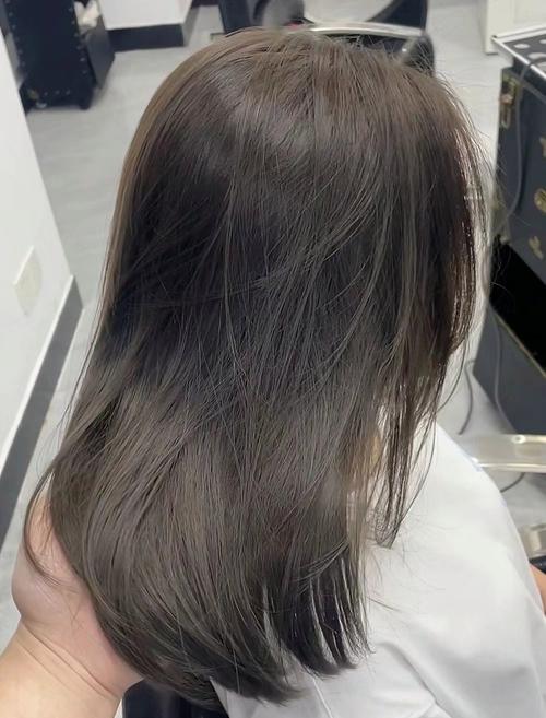 黄皮肤染什么发色最显白?