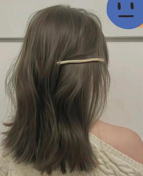 皮肤暗黄适合染什么发色?