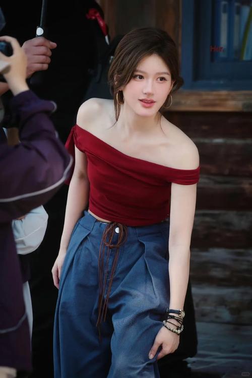 皮肤暗黄适合穿什么颜色衣服?