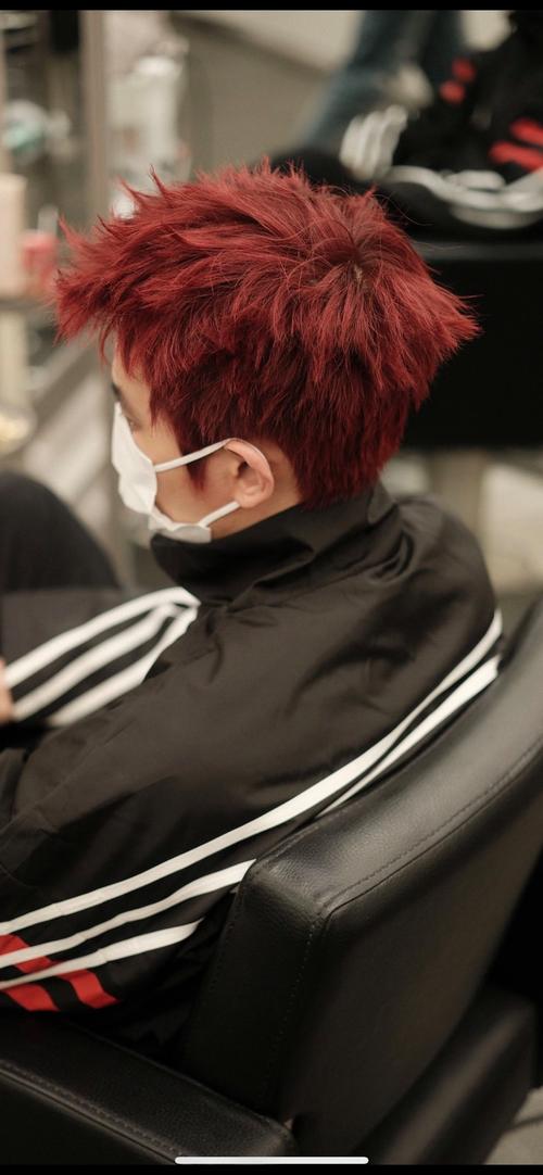 男生皮肤黑染什么颜色头发