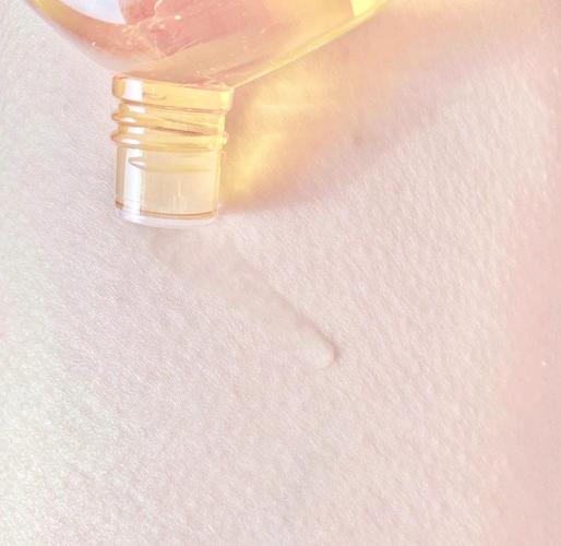 皮肤干燥出油用什么护肤品