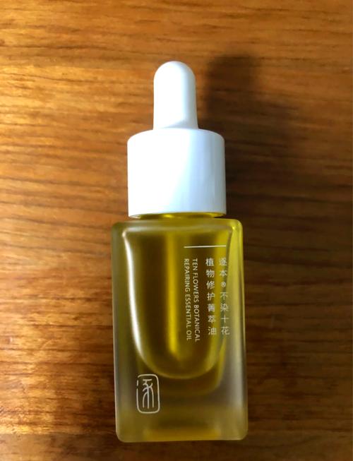 皮肤干燥出油用什么护肤品