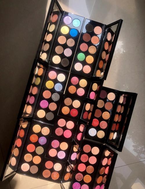 黄肤色选什么色眼影显白显气质?