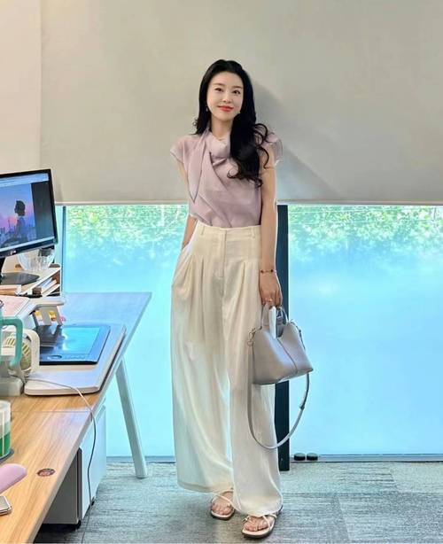 皮肤暗黄穿什么颜色最显白?