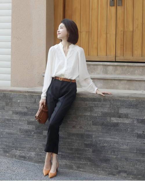 皮肤暗黄穿什么颜色最显白?