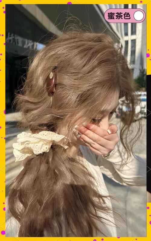 皮肤黑黄染发,选什么颜色显白?