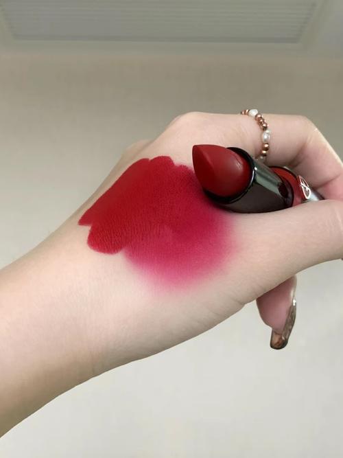 皮肤黑用什么颜色的口红