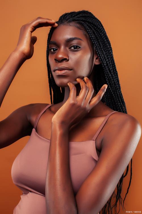 皮肤黑适合穿什么颜色?