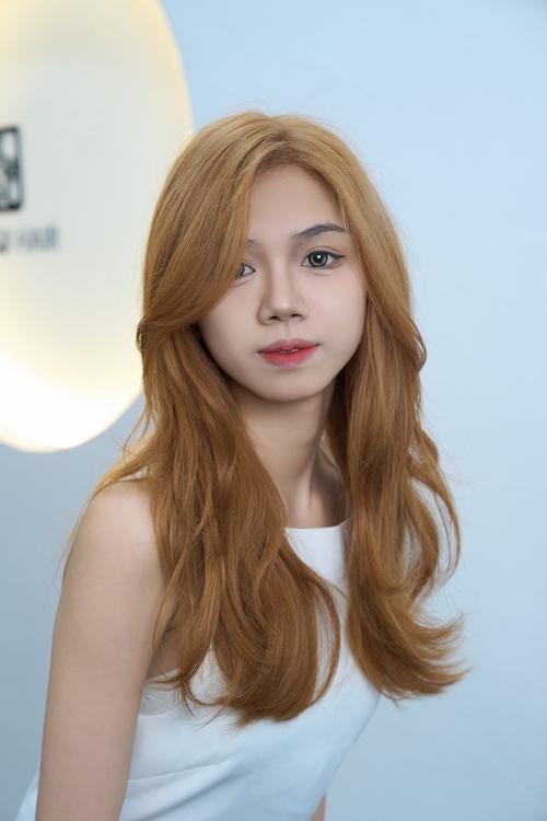 皮肤黄染时,染什么发色能显白?