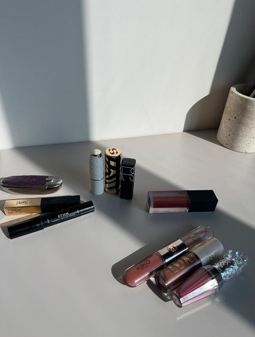 肤色偏黑适合什么色号口红?