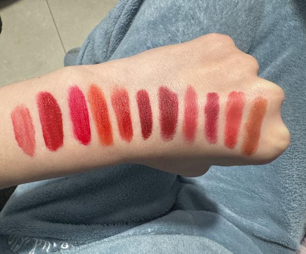 肤色偏黑适合什么色号口红?