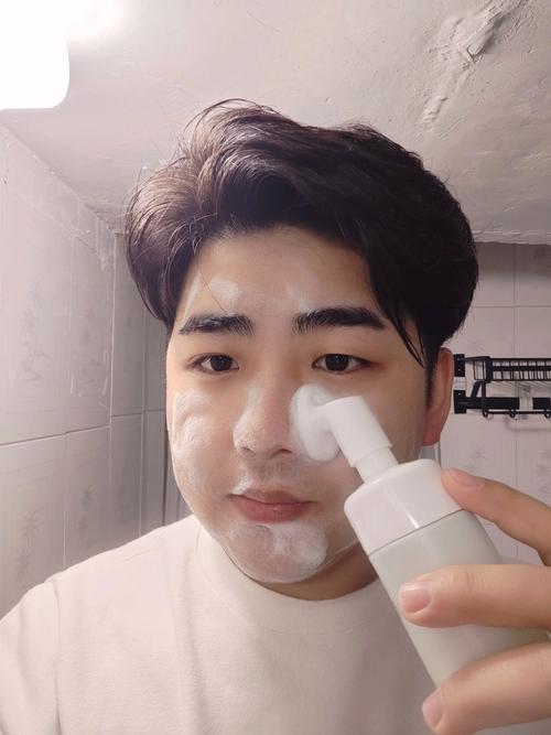 男油皮怎么改善?控油保湿还是换护肤品?