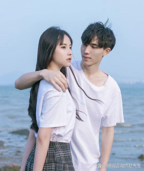 qq皮肤情侣图片一对,哪里能免费下载?