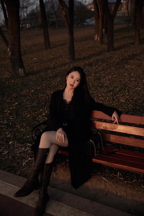 皮肤黑穿黑色会显黑还是显白?