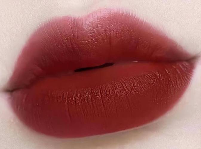 肤色白,口红选色难?