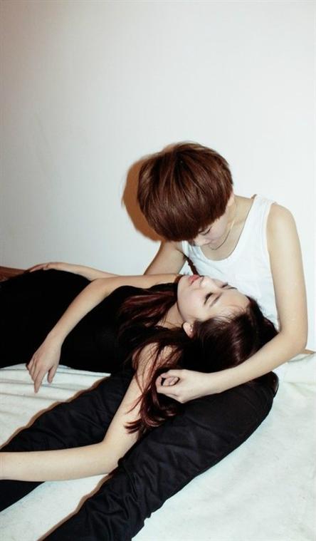 qq透明皮肤素材哪里找?情侣款怎么设置?