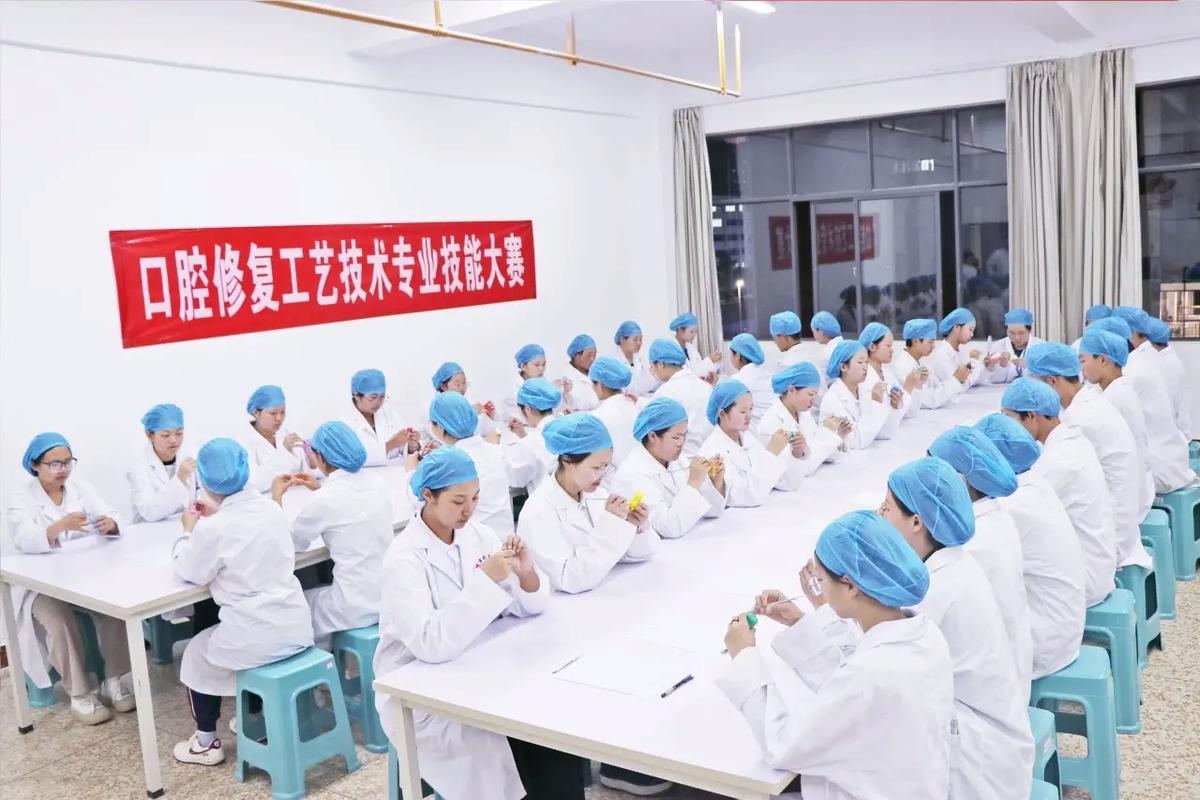 口腔修复工艺是牙医吗