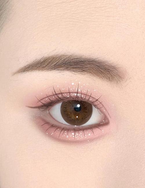 皮肤黄用什么颜色眼影