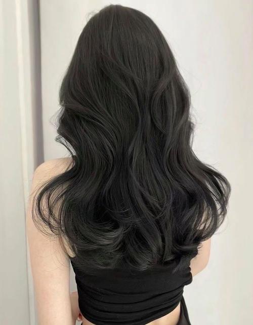 黑皮肤染发,什么颜色最显白提气色?