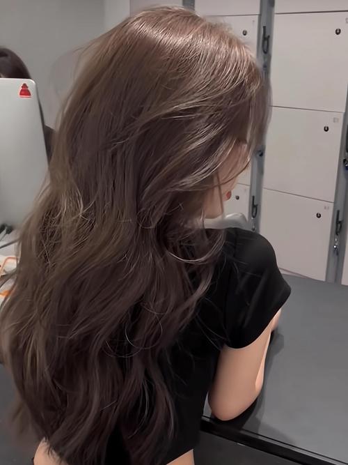 黄皮肤适合什么发色显白显气质?