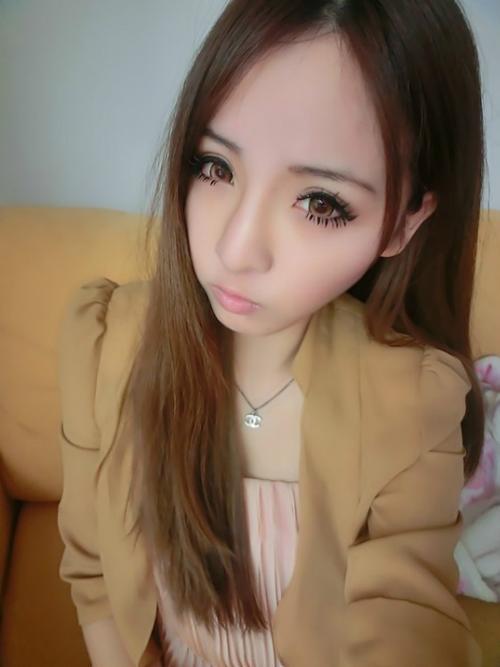 女生QQ外观皮肤图片哪里找?