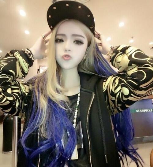 女生QQ外观皮肤图片哪里找?