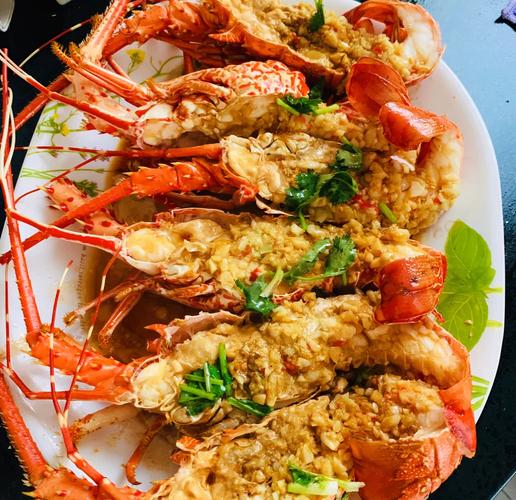 龙虾喂什么长得快又肥?